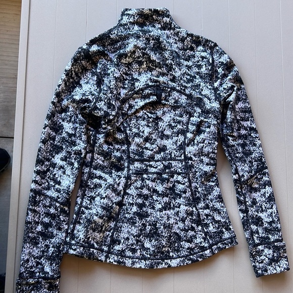 Lululemon jacket euc - Picture 2 of 4